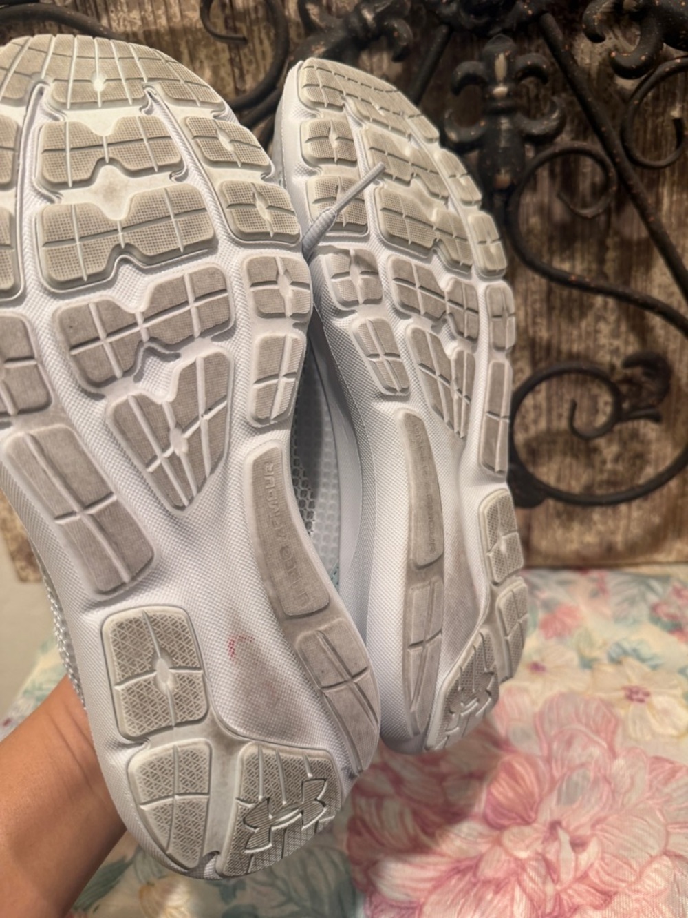 Under Armour US Womens Size 8.5 Charged Surge 4 Running Shoes - Picture 3 of 7